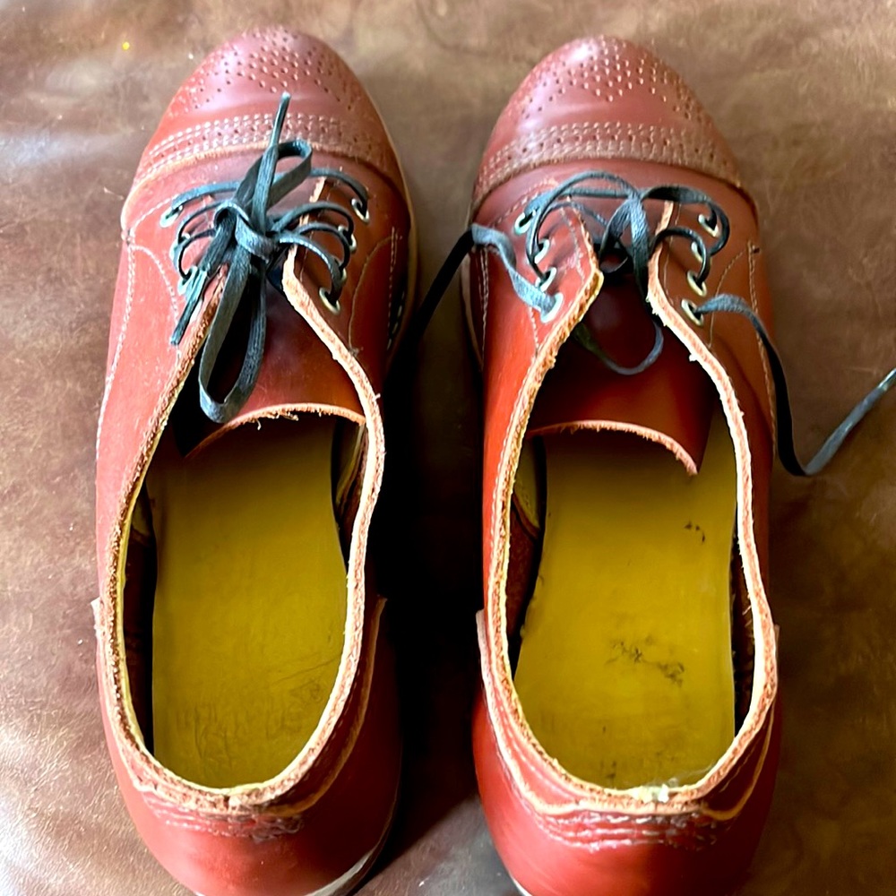 Woman’s redwing shoe- flat. Size 8